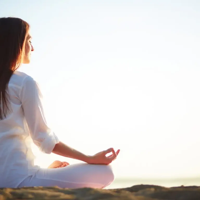 Meditation क्या है और कैसे करें? 5 मिनट में सीखें आसान तरीका